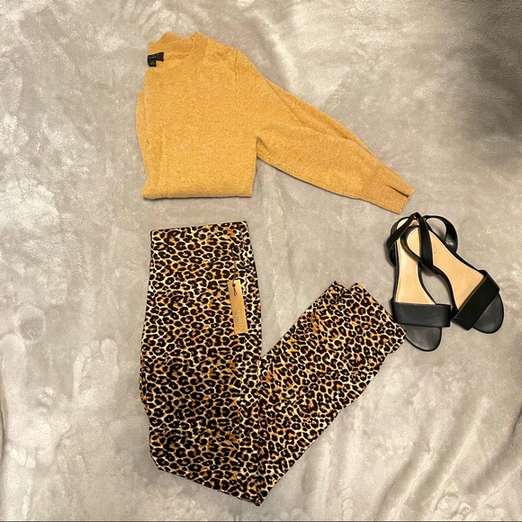Pants - High waisted cheetah print pant